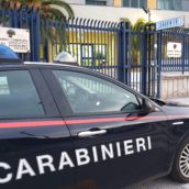 Non si rassegna alla fine della relazione: 27enne arrestato dai Carabinieri.Sequestrato un coltello da macellaio