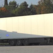 Benevento, camion frigo bloccato dai Carabinieri con otto clandestini a bordo Benevento, camion frigo bloccato dai Carabinieri con otto clandestini a bordo
