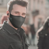 Arriva MaskFone, la mascherina con microfono e cuffie incorporate Arriva MaskFone, la mascherina con microfono e cuffie incorporate