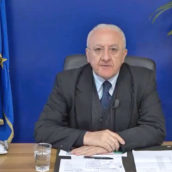 De Luca contro il Governo:”Combattiamo a mani nude” De Luca contro il Governo:”Combattiamo a mani nude”