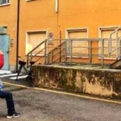 VIDEO/La moglie è ricoverata in ospedale e lui le dedica una serenata con la fisarmonica VIDEO/La moglie è ricoverata in ospedale e lui le dedica una serenata con la fisarmonica