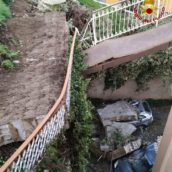 Ariano Irpino, crolla un muro: donna salva per miracolo Ariano Irpino, crolla un muro: donna salva per miracolo