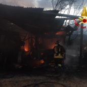 VIDEO/Fiamme in un capannone agricolo di Morra de Sanctis VIDEO/Fiamme in un capannone agricolo di Morra de Sanctis