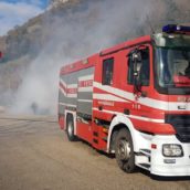 Auto in fiamme sulla Monteforte-Taurano: pompieri in azione Auto in fiamme sulla Monteforte-Taurano: pompieri in azione