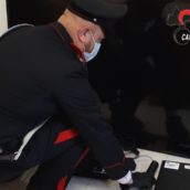 Furto di materiale informatico nella scuola di Torella dei Lombardi: ladro arrestato dai Carabinieri. È caccia al complice Furto di materiale informatico nella scuola di Torella dei Lombardi: ladro arrestato dai Carabinieri. È caccia al complice