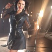 Laura Pausini da record: è la prima italiana a superare 1 miliardo di streaming su Spotify Laura Pausini da record: è la prima italiana a superare 1 miliardo di streaming su Spotify