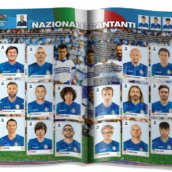 La Nazionale Italiana Cantanti sull’album di figurine Panini per i suoi 40 anni La Nazionale Italiana Cantanti sull’album di figurine Panini per i suoi 40 anni