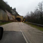 Orsara di Puglia, strada chiusa al traffico a causa di una frana Orsara di Puglia, strada chiusa al traffico a causa di una frana