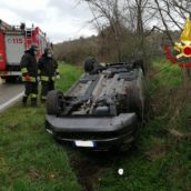 Ariano Irpino, auto sbanda e finisce fuori strada: ferita una donna Ariano Irpino, auto sbanda e finisce fuori strada: ferita una donna