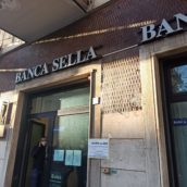 Avellino, rapina alla Banca Sella: circa 10mila euro il bottino