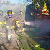 Atripalda, incendio ad una tendostruttura: pronto intervento dei caschi rossi Atripalda, incendio ad una tendostruttura: pronto intervento dei caschi rossi