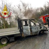 Montemiletto, autocarro in fiamme: nessuna conseguenza per il conducente Montemiletto, autocarro in fiamme: nessuna conseguenza per il conducente