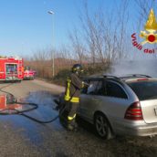 Auto in fiamme ad Avellino: nessun ferito Auto in fiamme ad Avellino: nessun ferito
