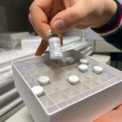 Sperimentazione del vaccino ReiThera, arruolati circa 50 volontari: al via al Moscati le prime somministrazioni Sperimentazione del vaccino ReiThera, arruolati circa 50 volontari: al via al Moscati le prime somministrazioni