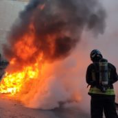 Altavilla Irpina, auto in fiamme: nessuna persona coinvolta Altavilla Irpina, auto in fiamme: nessuna persona coinvolta