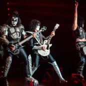 Kiss: Netflix realizzerà un film sulla loro storia Kiss: Netflix realizzerà un film sulla loro storia