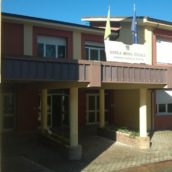 Ariano Irpino, donati all’ I.C. Mancini due sanificatori e due frigo portatili per il trasporto dei vaccini Ariano Irpino, donati all’ I.C. Mancini due sanificatori e due frigo portatili per il trasporto dei vaccini