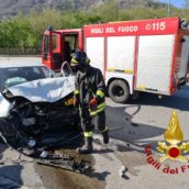 Mercogliano, incidente tra auto alla rotonda del Loreto: coinvolte due persone