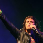 Gianluca Grignani: per festeggiare il 25° anniversario, “La fabbrica di plastica” torna in vinile Gianluca Grignani: per festeggiare il 25° anniversario, “La fabbrica di plastica” torna in vinile