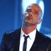 Eros Ramazzotti non scenderà in campo con la Nazionale Italiana Cantanti Eros Ramazzotti non scenderà in campo con la Nazionale Italiana Cantanti