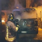 Quadrelle, autocarro in fiamme nella notte: indagano i Carabinieri Quadrelle, autocarro in fiamme nella notte: indagano i Carabinieri