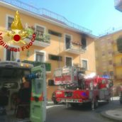 Avellino, incendio in un appartamento disabitato: caschi rossi in azione
