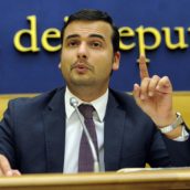 Fedez, Sottosegretario Sibilia (M5S, Interno): “Legittimo che l’artista sia libero di esprimersi, stop toni bellicosi e si voti subito DDL Zan“ Fedez, Sottosegretario Sibilia (M5S, Interno): “Legittimo che l’artista sia libero di esprimersi, stop toni bellicosi e si voti subito DDL Zan“
