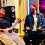 Gianni Morandi torna con una nuova canzone, domani esce “L’allegria” Gianni Morandi torna con una nuova canzone, domani esce “L’allegria”
