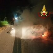 Roccabascerana, autovettura in fiamme sulla Provinciale: nessuna conseguenza per un uomo e una donna