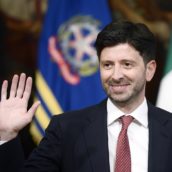 Speranza: “Da lunedì 28 giugno via le mascherine all’aperto” Speranza: “Da lunedì 28 giugno via le mascherine all’aperto”