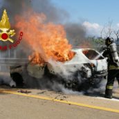 Monteforte Irpino, autovettura in fiamme sulla A16 Monteforte Irpino, autovettura in fiamme sulla A16