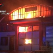 Pietradefusi, incendio in un capannone industriale: indagini in corso