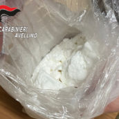 Lioni, fermato con 280 grammi di cocaina nascosta sotto al sedile: 33enne in arresto