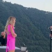 Fedez e la sorpresa sul lago di Como: dedica una canzone a Chiara Ferragni per il terzo anniversario di matrimonio