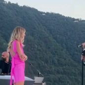 Fedez e la sorpresa sul lago di Como: dedica una canzone a Chiara Ferragni per il terzo anniversario di matrimonio Fedez e la sorpresa sul lago di Como: dedica una canzone a Chiara Ferragni per il terzo anniversario di matrimonio