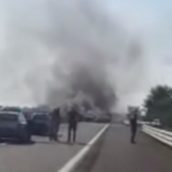Assaltano tir su A16 a Cerignola, ma il camion è vuoto: rapinatori fuggono dopo aver incendiato due veicoli