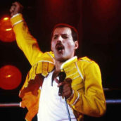Ozzano rende omaggio a Freddie Mercury e intitola una strada al cantante dei Queen Ozzano rende omaggio a Freddie Mercury e intitola una strada al cantante dei Queen