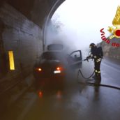Chiusano San Domenico, auto in fiamme sulla SS 7: nessuna conseguenza per il conducente Chiusano San Domenico, auto in fiamme sulla SS 7: nessuna conseguenza per il conducente