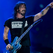 Dave Grohl risponde alle accuse di Spencer Elden per la copertina di “Nevermind” Dave Grohl risponde alle accuse di Spencer Elden per la copertina di “Nevermind”