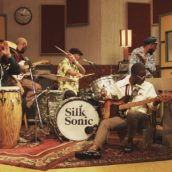 Silk Sonic: Bruno Mars e Anderson .Paak annunciano il nuovo album Silk Sonic: Bruno Mars e Anderson .Paak annunciano il nuovo album