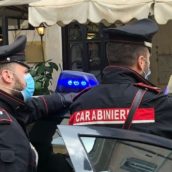 Mentre ruba al ristorante beve e si addormenta ubriaco: arrestato dai Carabinieri