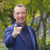 Sanremo 2022, Fimi propone le quote rosa a Sanremo, ma Amadeus non ci sta: “Sono offensive” Sanremo 2022, Fimi propone le quote rosa a Sanremo, ma Amadeus non ci sta: “Sono offensive”