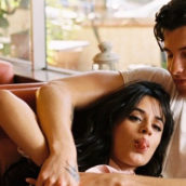 La relazione tra Shawn Mendes e Camila Cabello è arrivata al capolinea: “Continueremo a essere migliori amici” La relazione tra Shawn Mendes e Camila Cabello è arrivata al capolinea: “Continueremo a essere migliori amici”