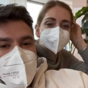 Chiara Ferragni e Fedez: “Siamo positivi al Covid, ma stiamo bene” Chiara Ferragni e Fedez: “Siamo positivi al Covid, ma stiamo bene”