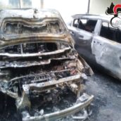 Forino, paura nella notte: due auto in fiamme. Indagini in corso Forino, paura nella notte: due auto in fiamme. Indagini in corso