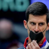 Djokovic: fermo in aeroporto per problemi con il visto Djokovic: fermo in aeroporto per problemi con il visto