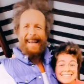Jovanotti guarisce dal Covid e riabbraccia la figlia e la moglie: “consegna dei regali di Natale postdatati da parte delle mie ragazze” Jovanotti guarisce dal Covid e riabbraccia la figlia e la moglie: “consegna dei regali di Natale postdatati da parte delle mie ragazze”