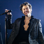 Harry Styles: posticipati a luglio i concerti in Italia