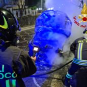 Sorbo Serpico, in fiamme una Renault Megane: indagini in corso