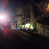 Paternopoli, cisterna che trasportava GPL finisce fuori strada: conducente illeso Paternopoli, cisterna che trasportava GPL finisce fuori strada: conducente illeso